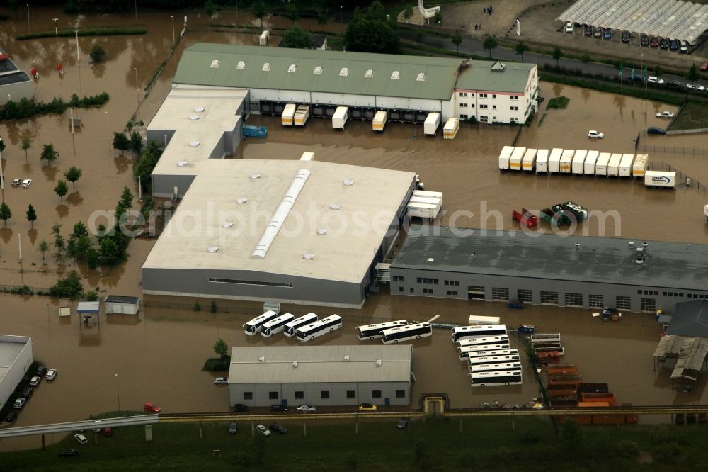 Aerial image Gera - Flood disaster flood flooding the banks of the river Weiße Elster and flooding of urban areas in Gera in Thuringia. The depot, a bus company is under water