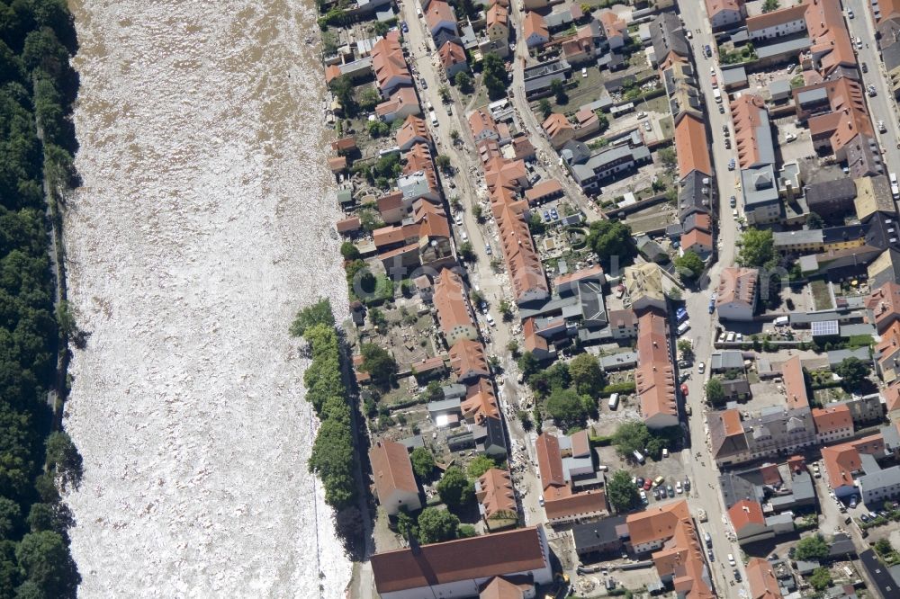 Grimma from the bird's eye view: Flood disaster flood flooding the banks of the Mulde and the surrounding areas in the state of Saxony Grimma