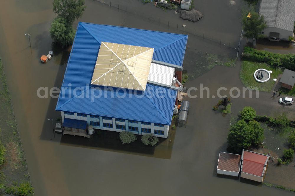 Frankfurt / Oder from above - Blick auf die angespannte Hochwassersituation der Oder am Bereich Gubener Vorstadt am Buschmühlenweg. View of the tense situation in the flood area of Frankfurt / Oder in Brandenburg.