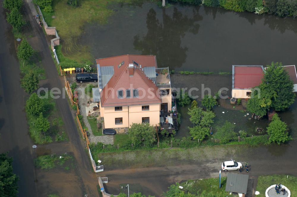 Frankfurt / Oder from above - Blick auf die angespannte Hochwassersituation der Oder am Bereich Gubener Vorstadt am Buschmühlenweg. View of the tense situation in the flood area of Frankfurt / Oder in Brandenburg.