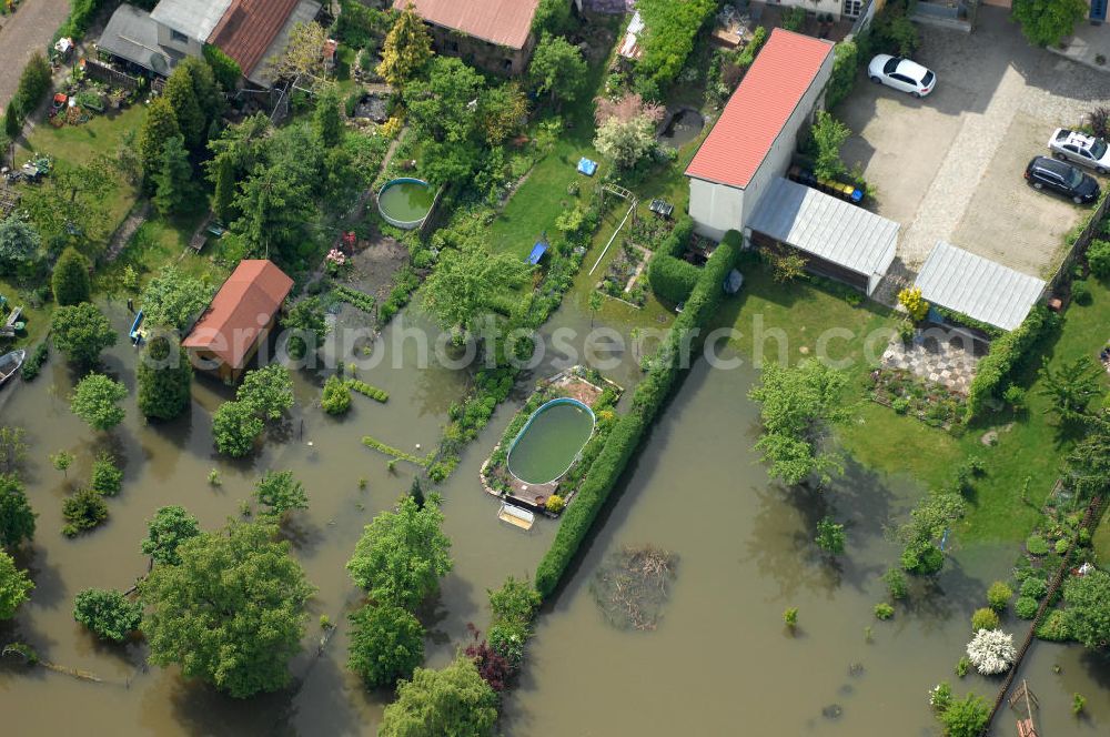 Frankfurt / Oder from above - Blick auf die angespannte Hochwassersituation der Oder am Bereich Gubener Vorstadt am Buschmühlenweg. View of the tense situation in the flood area of Frankfurt / Oder in Brandenburg.