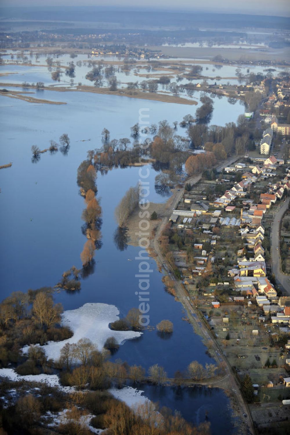 Aerial photograph Döberitz - Blick aus das Hochwasser der Havel in dem Überflutungsgebiet zwischen Premnitz und Döberitz im winterlich, verschneiten Brandenburg. View from the high water of the Havel in the flood plain between Premnitz and Döberitz in wintry, snowy Brandenburg.