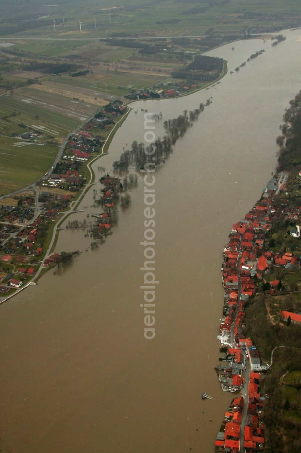 Lauenburg from the bird's eye view: Flood disaster on the banks of the Elbe River in the city of Lauenburg, in Schleswig-Holstein