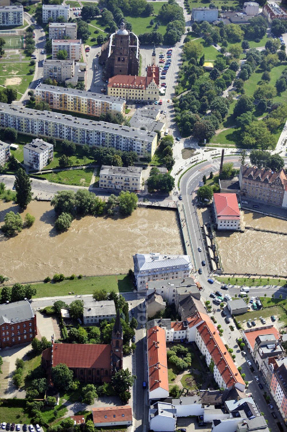 Aerial image Guben - Blick auf das Hochwasser der Neiße in Guben mit Blick auf den Grenzübergang. View of the flood of the River Neisse in Guben overlooking the border crossing.