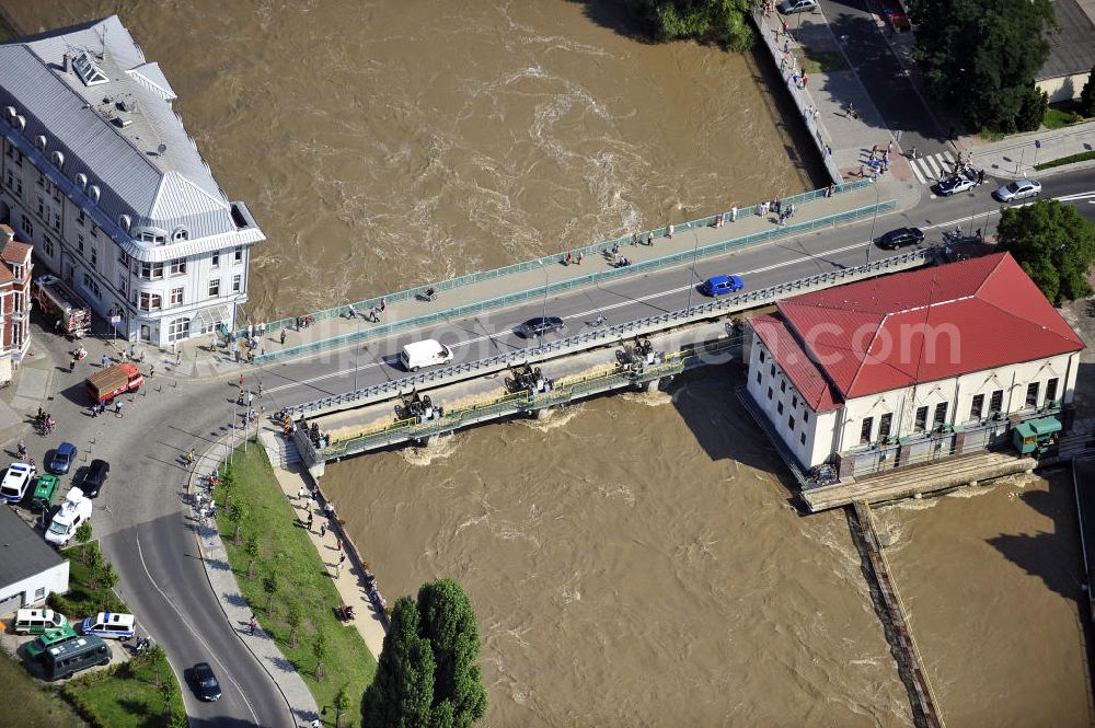 Aerial photograph Guben - Blick auf das Hochwasser der Neiße in Guben mit Blick auf den Grenzübergang. View of the flood of the River Neisse in Guben overlooking the border crossing.