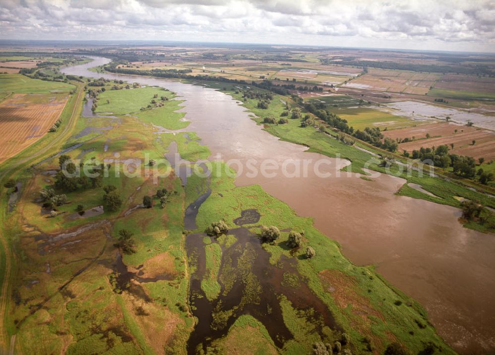 Lebus from the bird's eye view: Blick auf die Hochwasser führende Oder bei Lebus. View of the flood carrying Oder near Lebus.