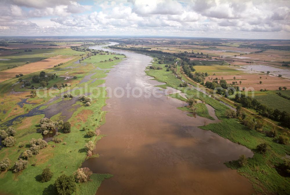 Lebus from above - Blick auf die Hochwasser führende Oder bei Lebus. View of the flood carrying Oder near Lebus.