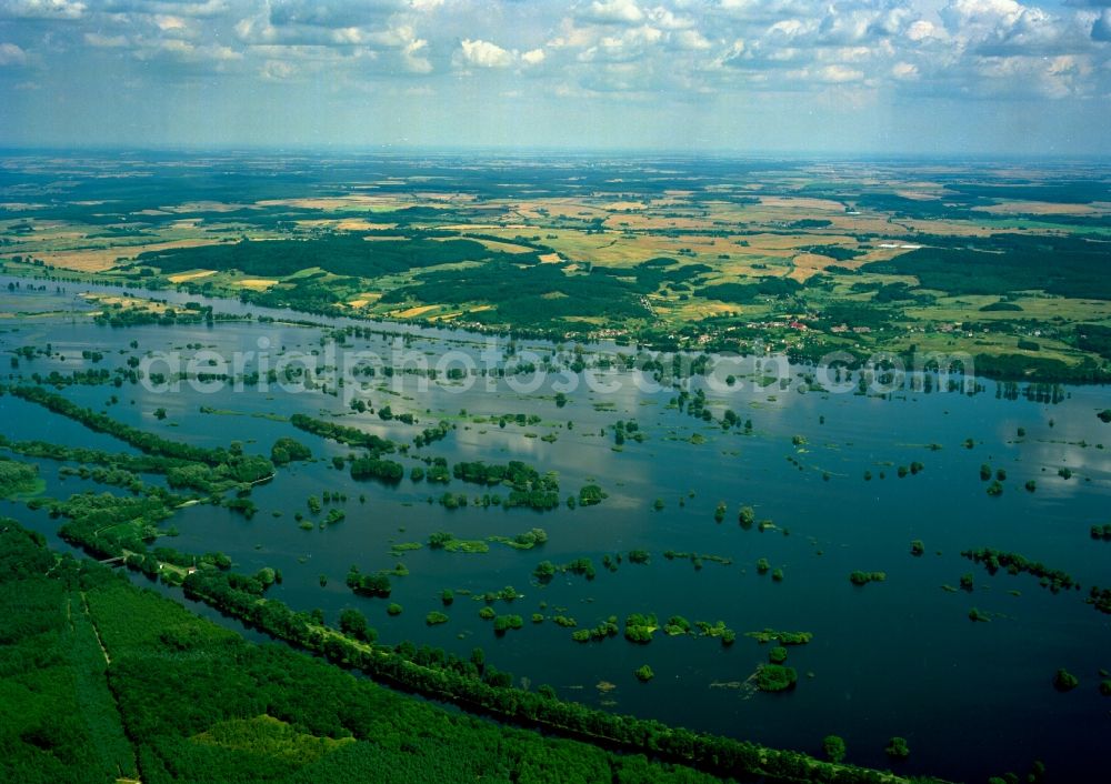 Gartz from the bird's eye view: Flooding of the river Oder in the county district of Uckermark near Gartz in the state of Brandenburg