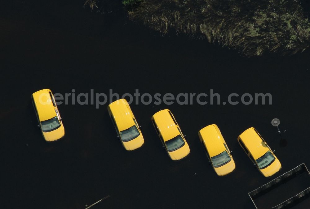 Aerial image Fischbeck (Elbe) - Yellow postbuses in the flood level in Fischbeck (Elbe) in the state of Saxony-Anhalt