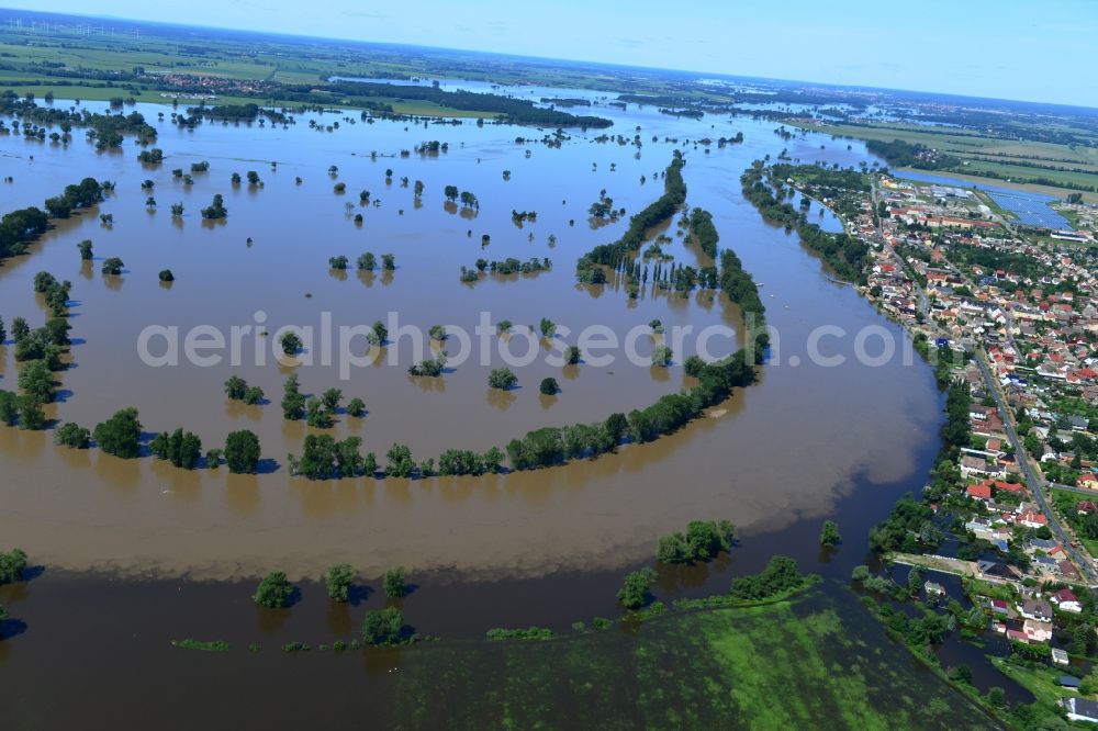 Elster (Elbe) from above - Flood level - situation from flooding and overflow of the banks of the Elbe Elster (Elbe) in Saxony-Anhalt