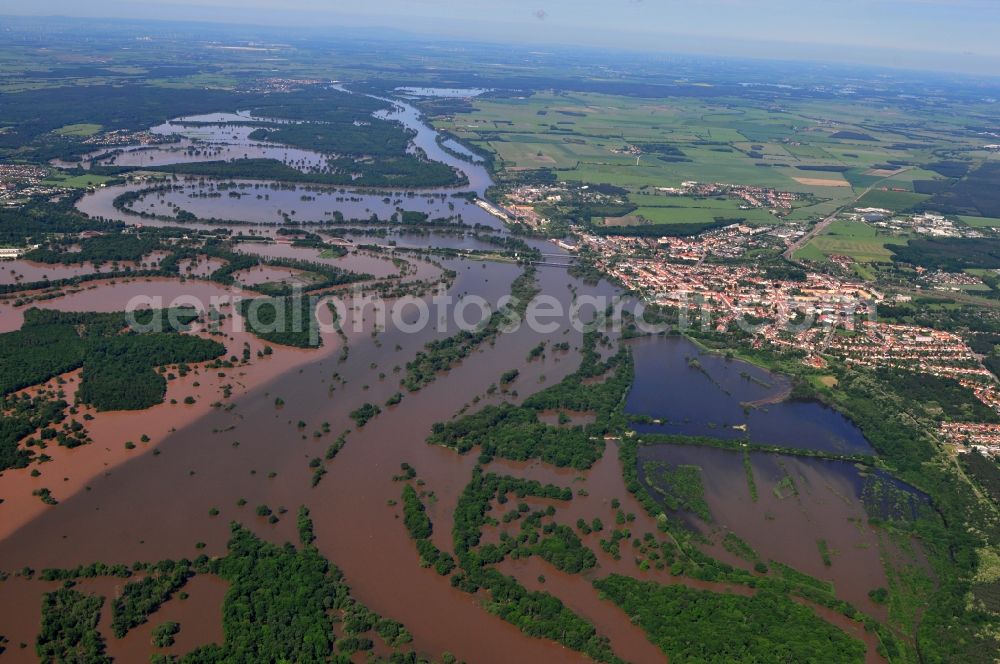 Aerial photograph Saarenbruch-Matzwerder - Flood level - situation from flooding and overflow of the bank of the Elbe at Saarenbruch-Matzwerder in Saxony-Anhalt