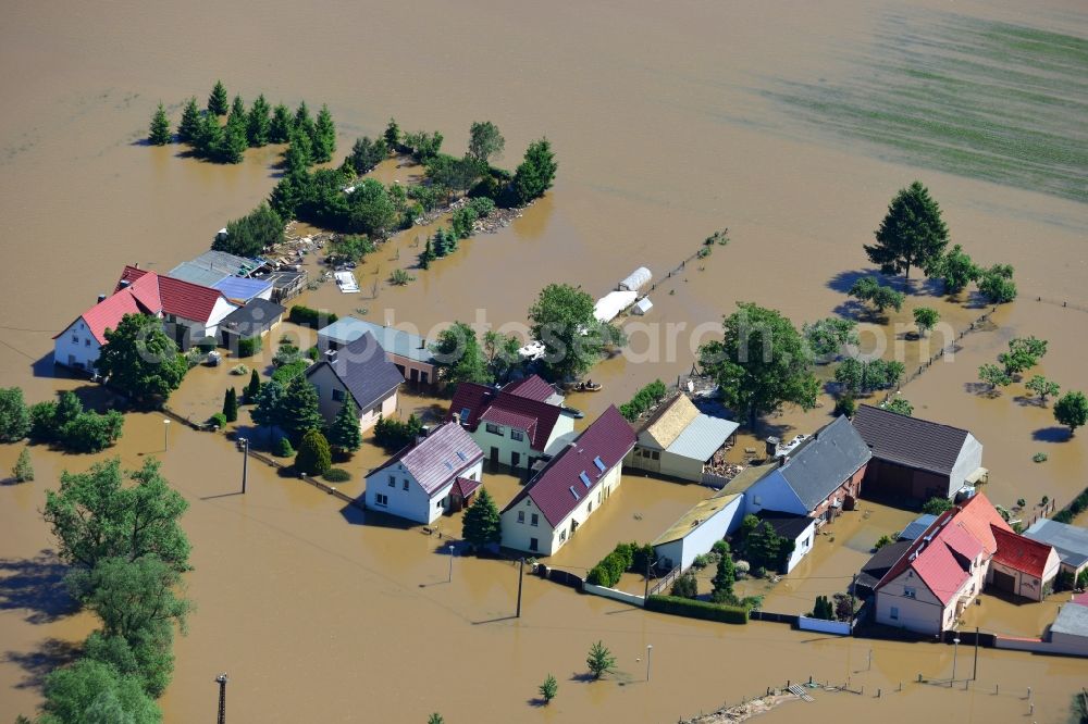 Gruna from the bird's eye view: Flood level - situation from flooding and overflow of the bank of the Mulde near Gruna in Saxony