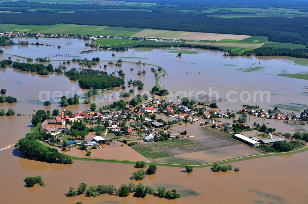 Hohenpreßnitz from above - Flood level - situation from flooding and overflow of the bank of the Mulde in Saxony in Hohenpreßnitz