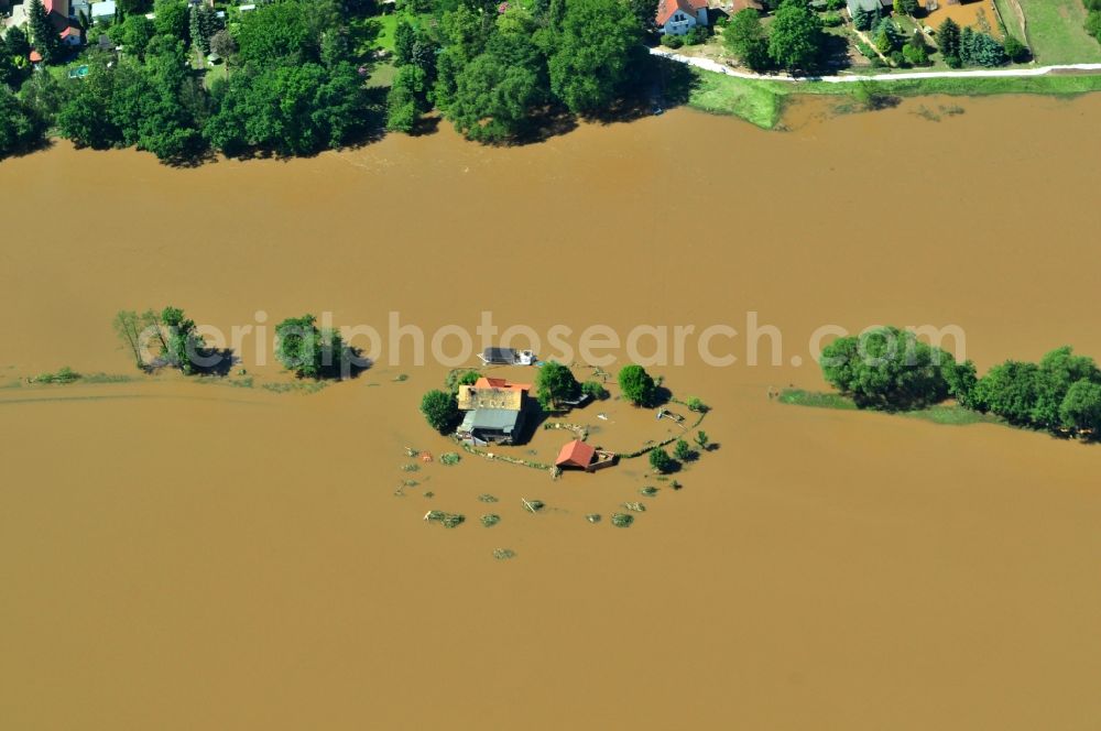 Aerial image Hohenpreßnitz - Flood level - situation from flooding and overflow of the bank of the Mulde in Saxony in Hohenpreßnitz