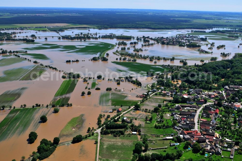 Aerial photograph Hohenpreßnitz - Flood level - situation from flooding and overflow of the bank of the Mulde in Saxony in Hohenpreßnitz