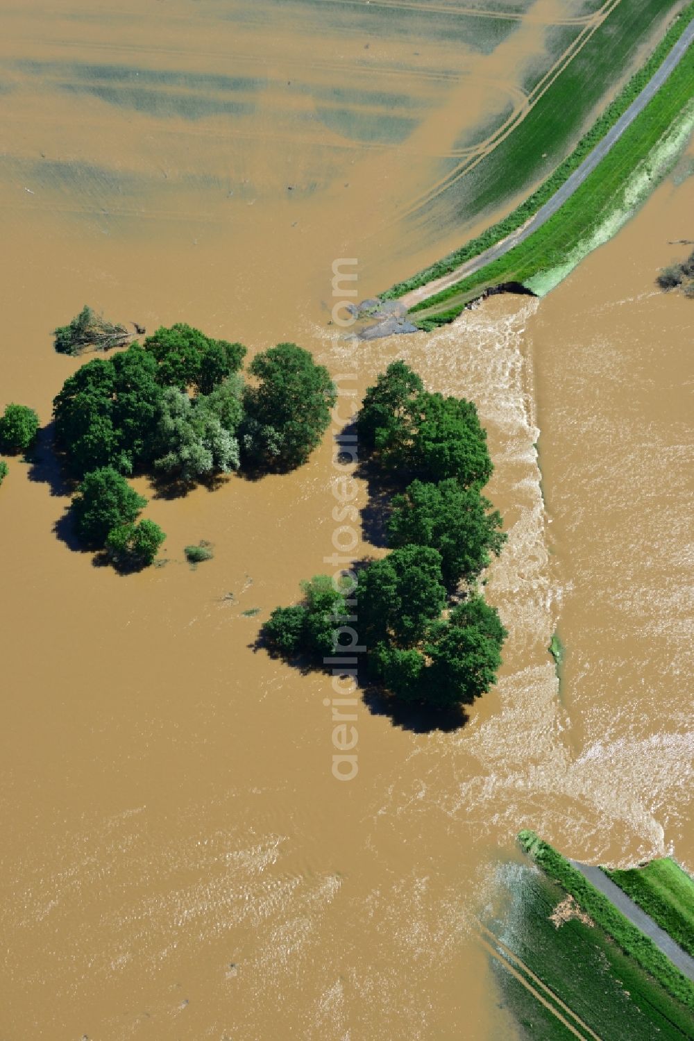 Aerial photograph Glaucha OT Oberglaucha - Flood level - situation from flooding and overflow of the bank of the Mulde in Glaucha destrict Oberglaucha in Saxony