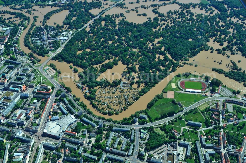 Dessau-Roßlau from the bird's eye view: Flood level - situation from flooding and overflow of the bank of the Mulde at Dessau-Rosslau in Saxony-Anhalt