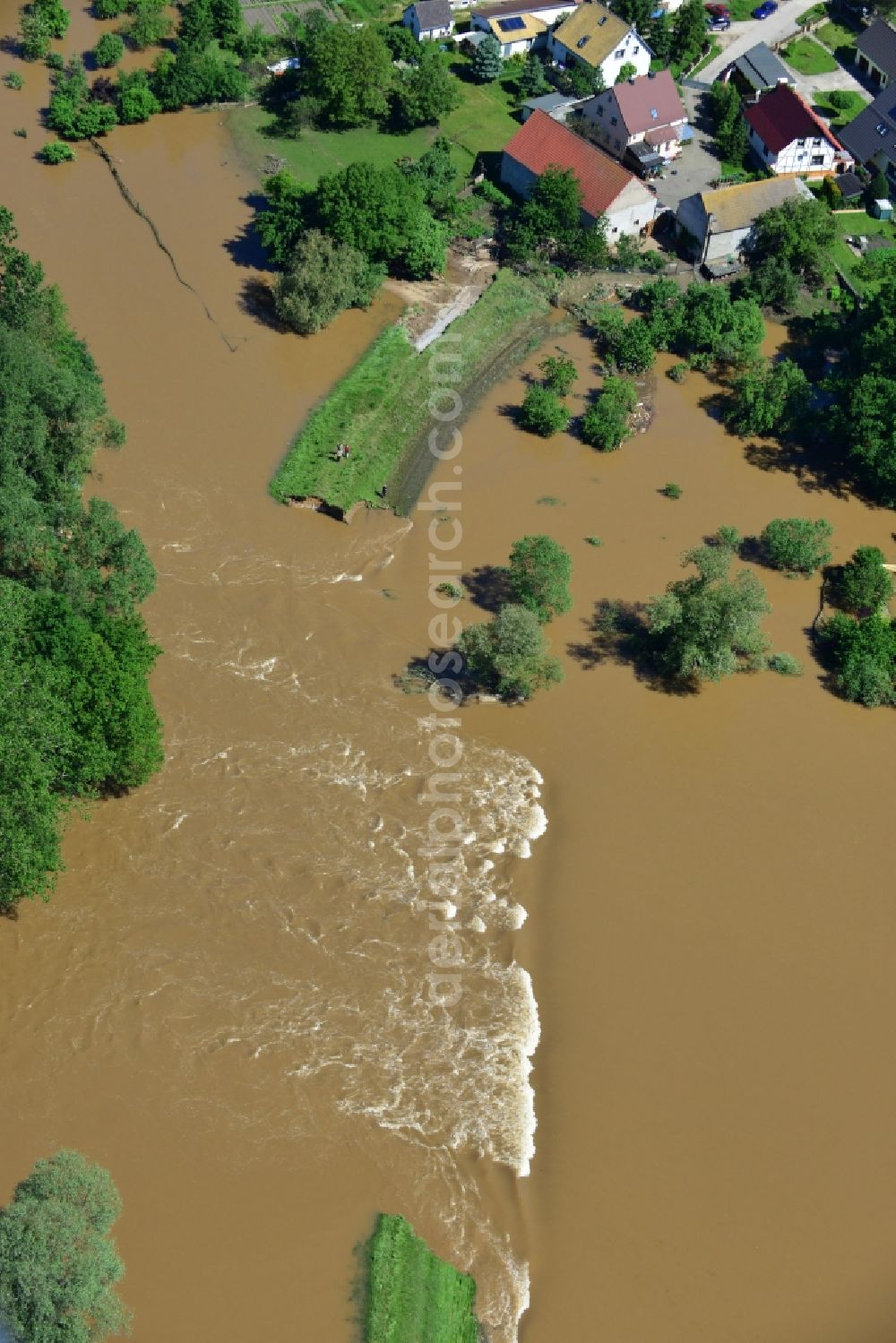 Laußig from the bird's eye view: Flood level - situation from flooding and overflow of the bank of the Mulde in Laußig in Saxony