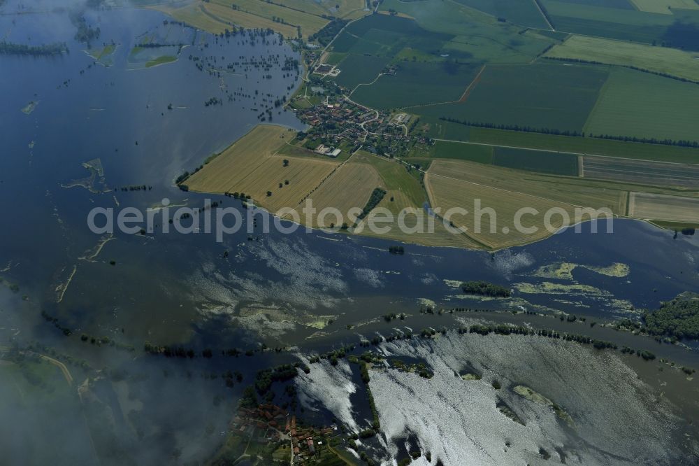 Aerial photograph Rhinow - Flood level - situation by flooding the Havelaue west of Rhinow in Brandenburg