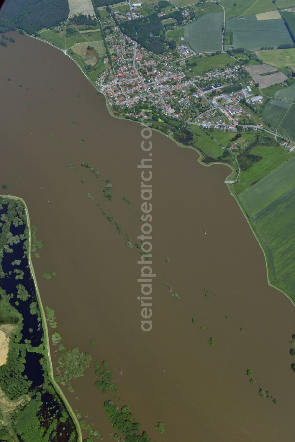 Aerial photograph Rhinow - Flood level - situation by flooding the Havelaue west of Rhinow in Brandenburg