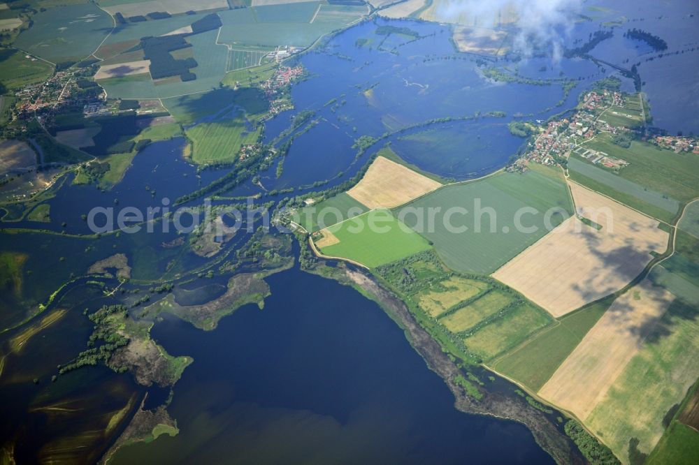 Aerial photograph Rhinow - Flood level - situation by flooding the Havelaue west of Rhinow in Brandenburg