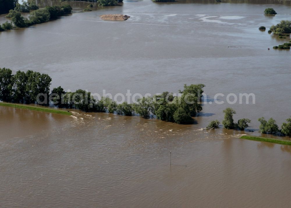 Breitenhagen from the bird's eye view: Flood level - by dam failure situation on the floodplain of the Elbe at Breitenhagen in Saxony-Anhalt