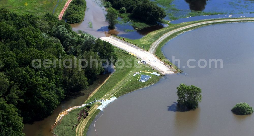 Aerial image Breitenhagen - Flood level - by dam failure situation on the floodplain of the Elbe at Breitenhagen in Saxony-Anhalt