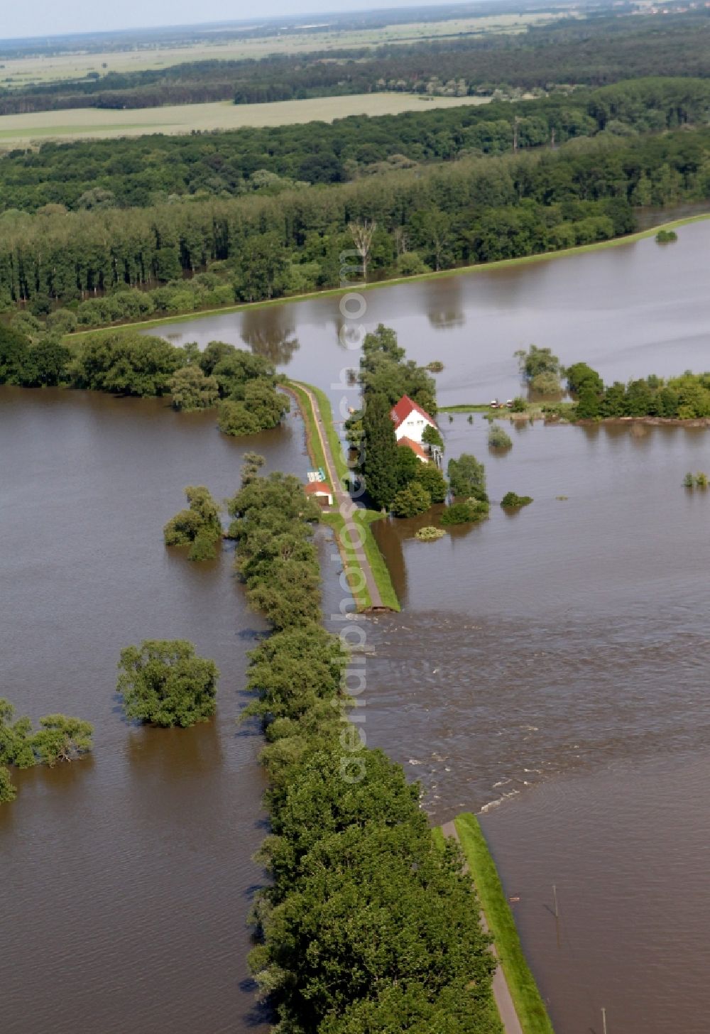 Aerial photograph Breitenhagen - Flood level - by dam failure situation on the floodplain of the Elbe at Breitenhagen in Saxony-Anhalt