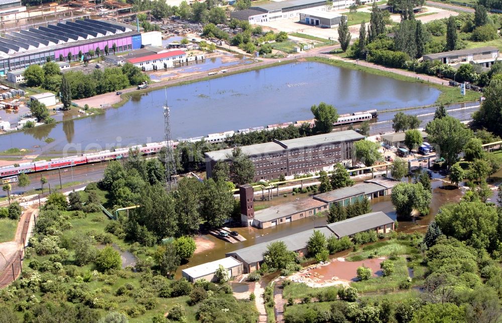 Aerial photograph Magdeburg - Flood level - situation on the shore area of the descent channel in the industry - Port Magdeburg - Rothensee in Saxony-Anhalt