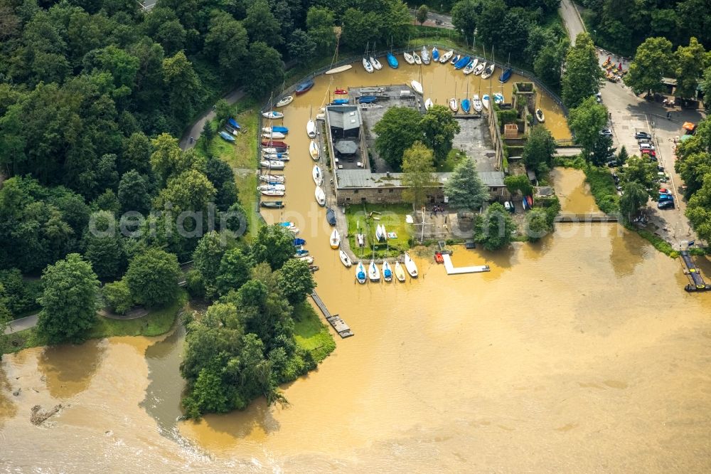 Essen from above - Flooded Pleasure boat marina with docks and moorings on the shore area the Ruhr in Essen at Ruhrgebiet in the state North Rhine-Westphalia, Germany