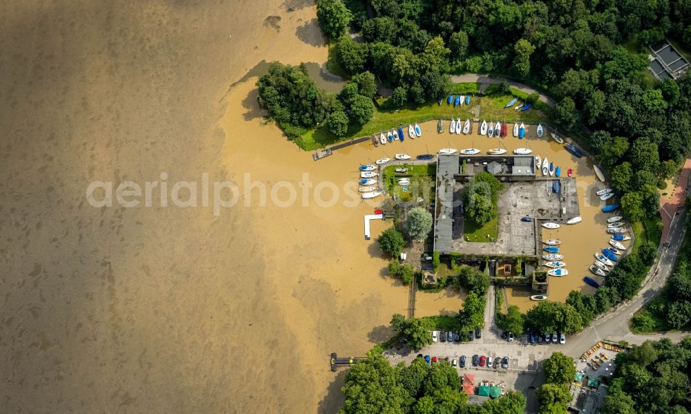 Aerial image Essen - Flooded Pleasure boat marina with docks and moorings on the shore area the Ruhr in Essen at Ruhrgebiet in the state North Rhine-Westphalia, Germany