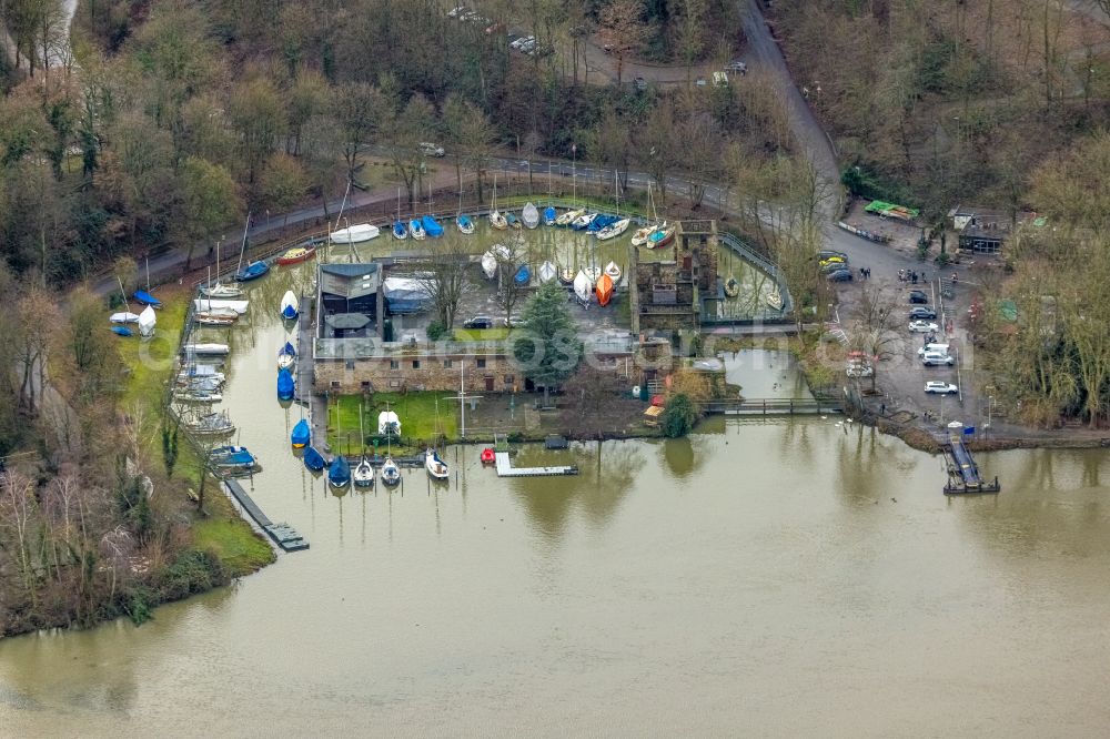 Essen from the bird's eye view: Flooded Pleasure boat marina with docks and moorings on the shore area the Ruhr in Essen at Ruhrgebiet in the state North Rhine-Westphalia, Germany