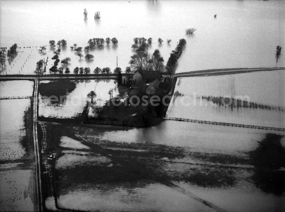 Bislicher Insel-Wesel from the bird's eye view: Flood situation around and in the area Bislicher Insel-Wesel in the state North Rhine-Westphalia, Germany