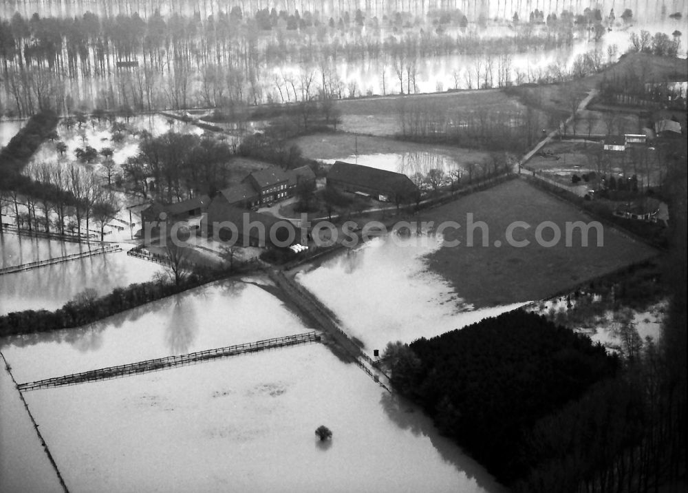 Xanten from the bird's eye view: Flood situation around and in the area in the district Bislicher Insel in Xanten in the state North Rhine-Westphalia, Germany