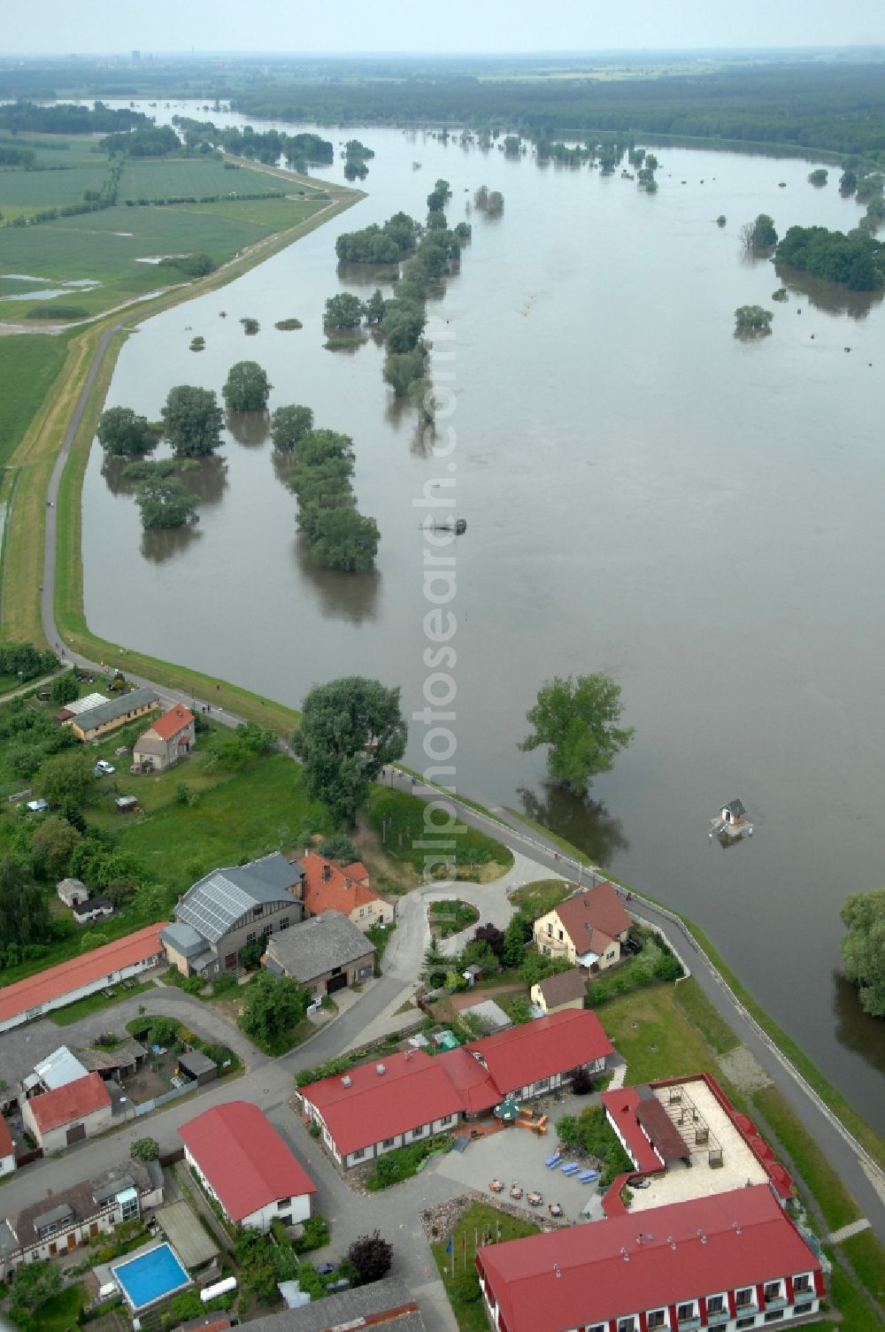 Aerial photograph Ratzdorf - Flood situation around and in the area in Ratzdorf in the state Brandenburg, Germany