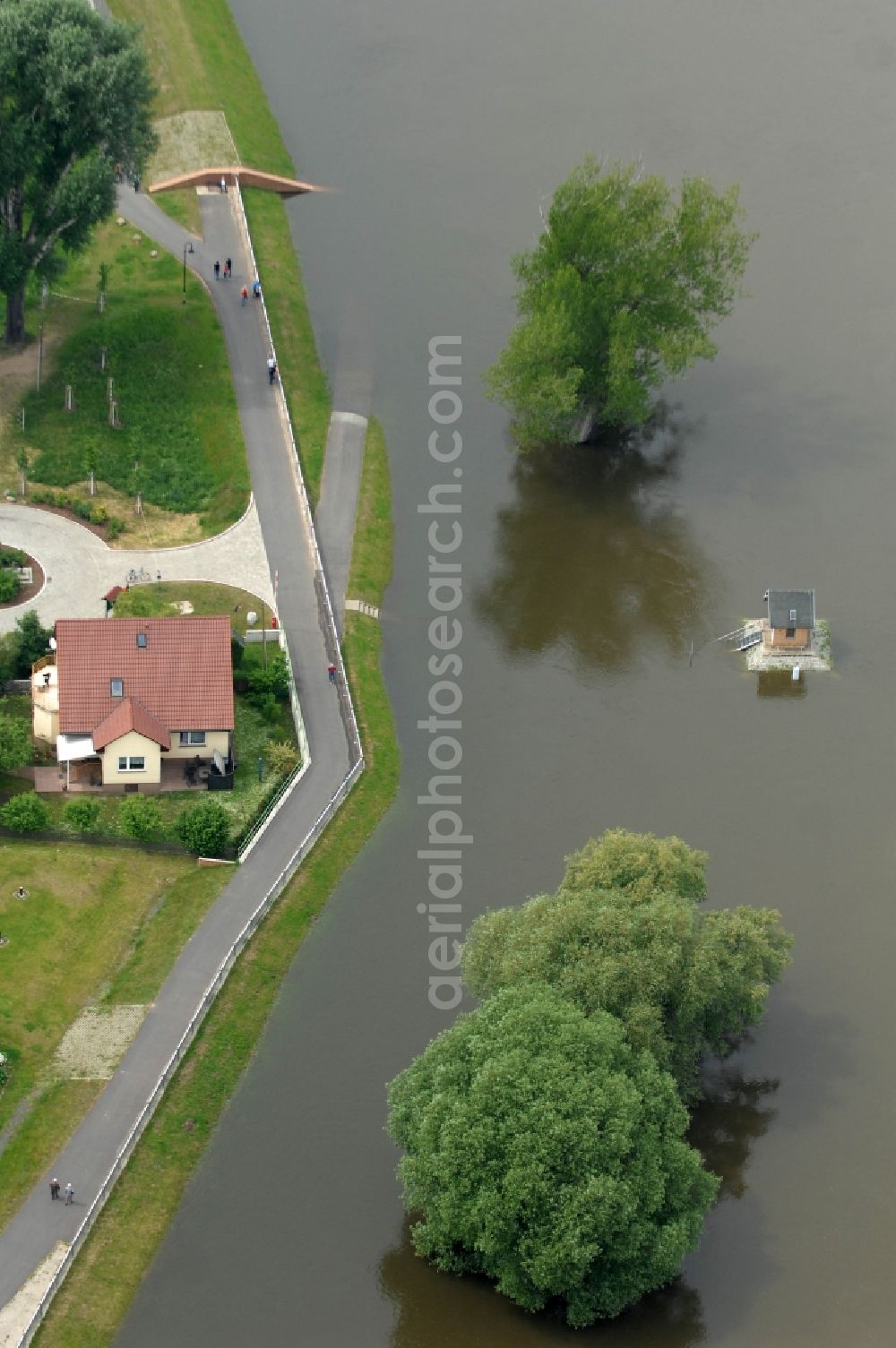 Ratzdorf from the bird's eye view: Flood situation around and in the area in Ratzdorf in the state Brandenburg, Germany