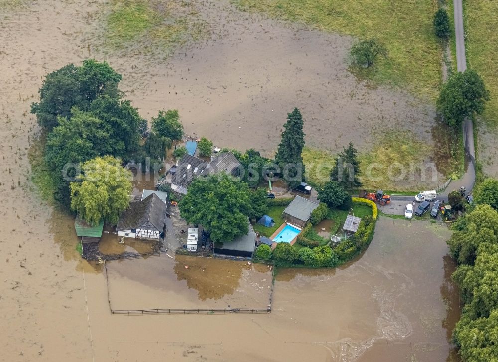 Aerial photograph Essen - Flood situation and flooding, all-rousing and infrastructure-destroying masses of brown water on the course of the river Ruhr in the district Kettwig in Essen at Ruhrgebiet in the state North Rhine-Westphalia, Germany