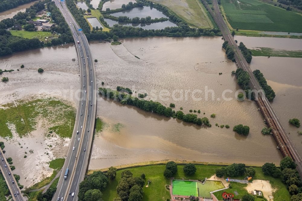 Aerial image Oberhausen - Flood situation and flooding, all-rousing and infrastructure-destroying masses of brown water on the curve of the Ruhr loop in Oberhausen at Ruhrgebiet in the state North Rhine-Westphalia, Germany