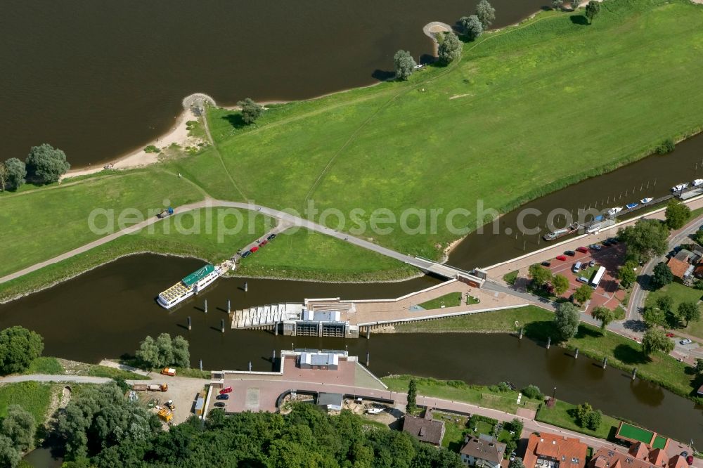 Hitzacker from the bird's eye view: Flood control works on the shore area and lock Jeetzel Altjeetzel and on the outskirts of Hitzacker in Lower Saxony