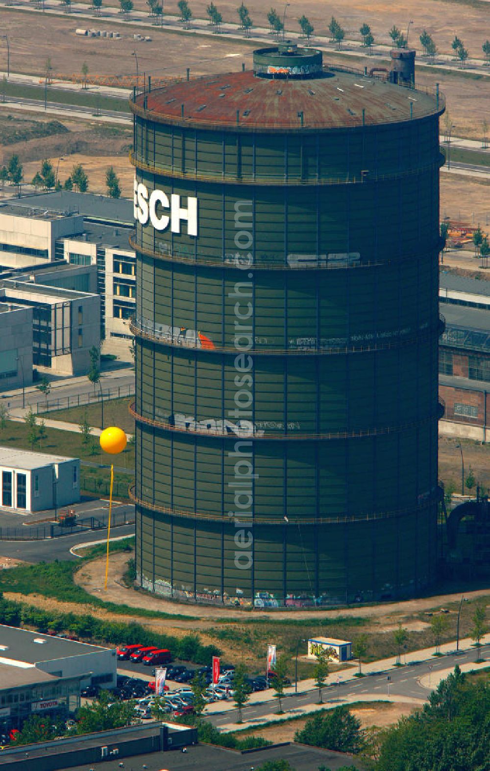 Aerial photograph Dortmund - Der ehemalige Niederdruckgasbehälter der Hoesch AG der Hoesch-Gasometer an der Konrad-Adenauer-Allee in Dortmund in Nordrhein-Westfalen. The Hoesch-Gasometer from Hoesch AG at the street Konrad-Adenauer-Alle in Dortmund in North Rhine-Westphalia.