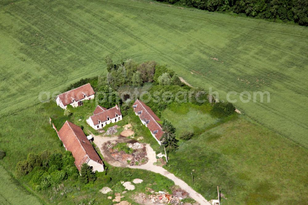 Aerial image Chaumont-sur-Loire - Blick auf einen Hof bei Chaumont-sur-Loire im Département Loir-et-Cher. View to an farmyard near Chaumont-sur-Loire, in the Département Loir-et-Cher.