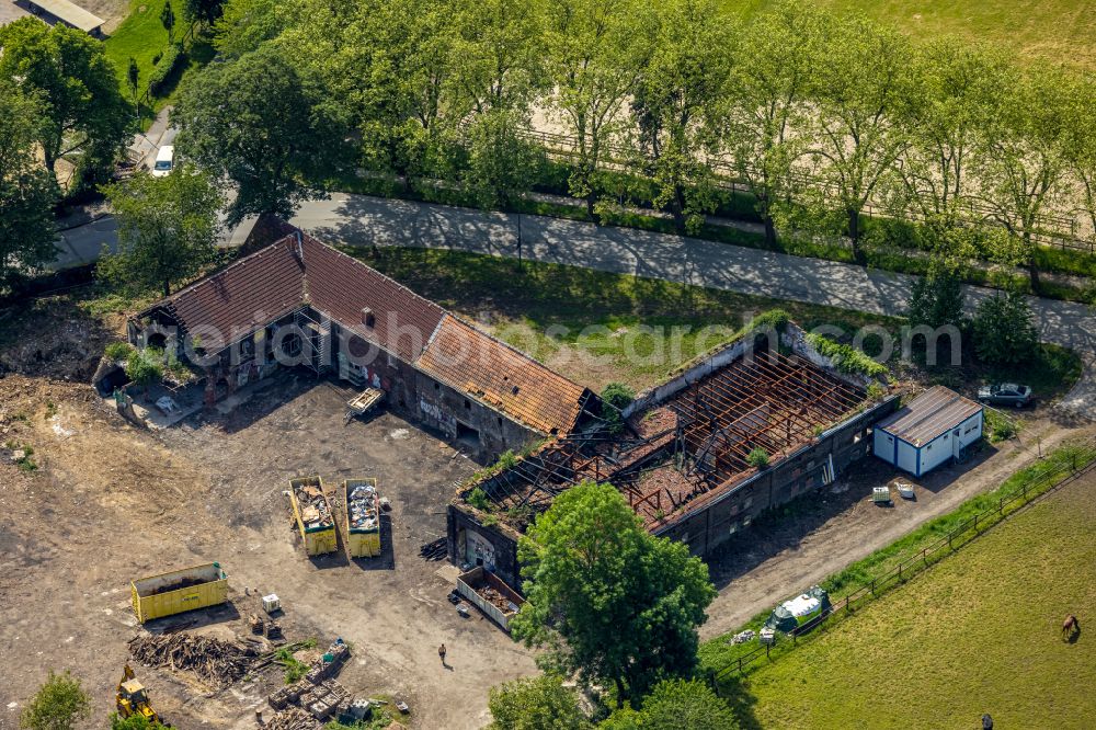 Aerial image Dortmund - Ruins of Hof Schulte-Somborn, a farmstead and farm outbuilding with fire and fire damage on Somborner Strasse in the district of Somborn in Dortmund in the Ruhr area in the federal state of North Rhine-Westphalia, Germany