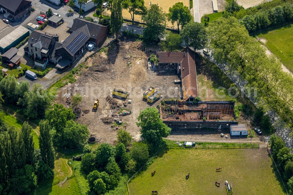 Aerial photograph Dortmund - Ruins of Hof Schulte-Somborn, a farmstead and farm outbuilding with fire and fire damage on Somborner Strasse in the district of Somborn in Dortmund in the Ruhr area in the federal state of North Rhine-Westphalia, Germany