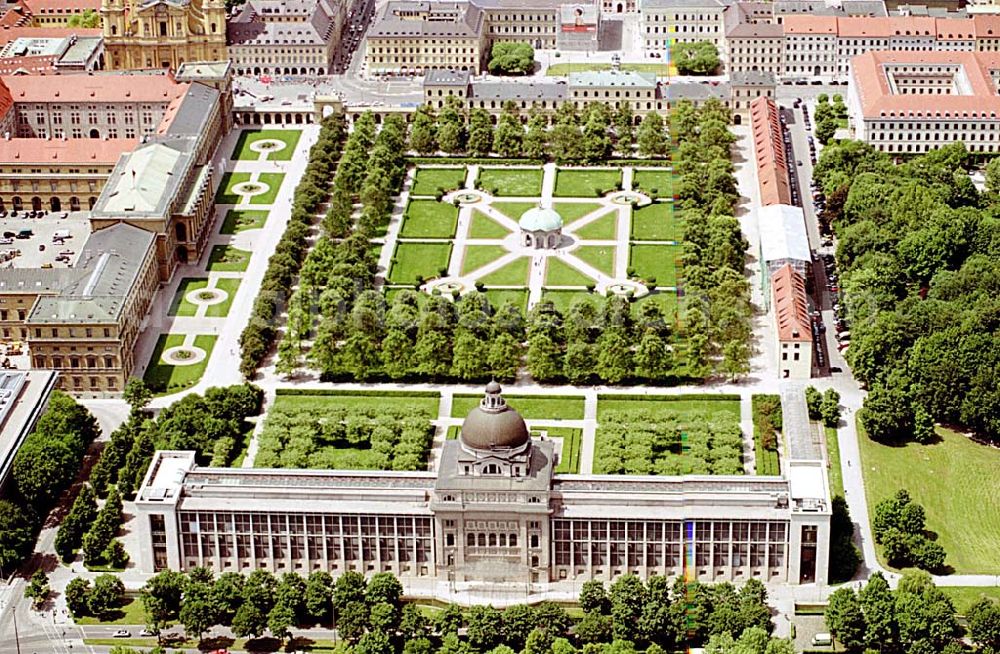 Aerial photograph München/ Bayern - Hofgarten an der Residenz (links) und Staatskanzlei im Stadtzentrum von München.