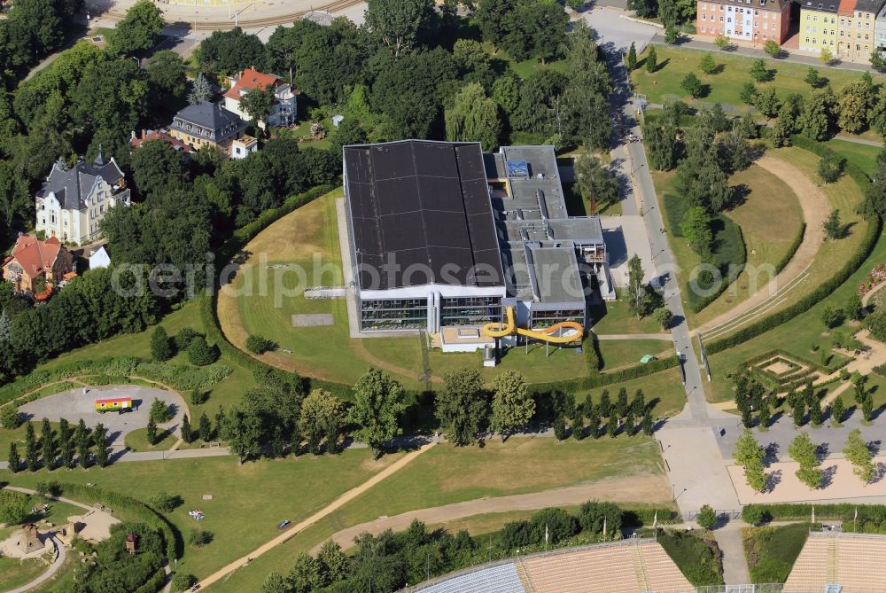 Gera from above - The swimming bath Hofwiesenbad is located in the park Hofwiesenpark in the district Untermhaus in Gera in Thuringia