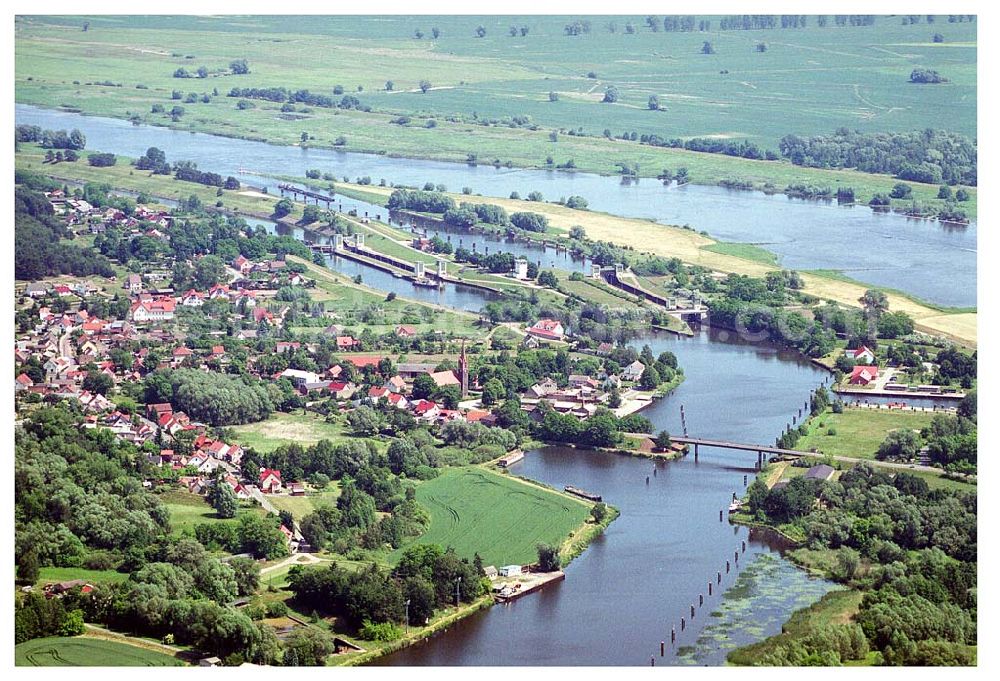 Aerial photograph Hohensaaten - Blick auf die Schleusenanlagen des Finowkanals / Alte Oder im Mündungsbereich zur Oder bei 16248 Hohensaaten an der polnischen Grenze im Norden Brandenburgs