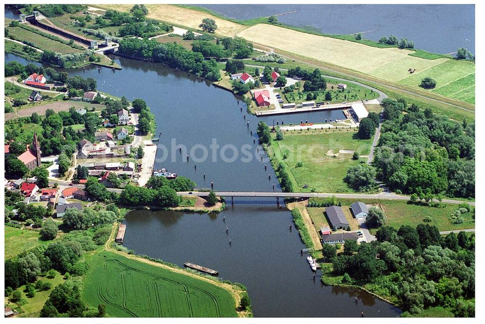 Aerial image Hohensaaten - Blick auf die Schleusenanlagen des Finowkanals / Alte Oder im Mündungsbereich zur Oder bei 16248 Hohensaaten an der polnischen Grenze im Norden Brandenburgs