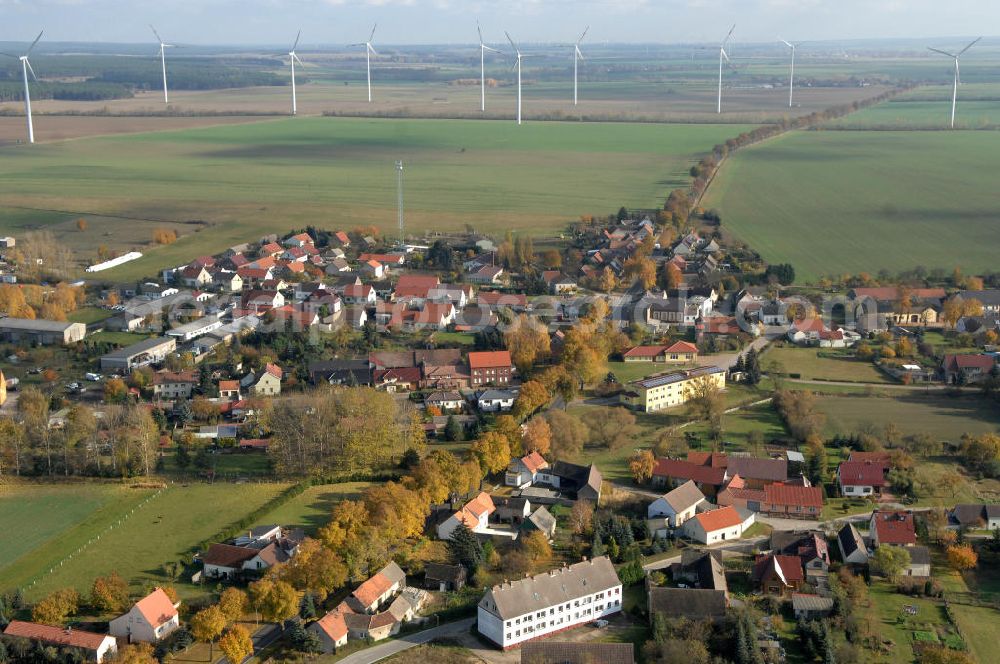 Niederer Fläming from above - Blick auf den Ortsteil Hohenseefeld der Gemeinde Niederer Fläming im Landkreis Teltow-Fläming in Brandenburg. Der Ort entstand im 12. Jahrhundert und ist hauptsächlich durch große Ackerflächen geprägt.