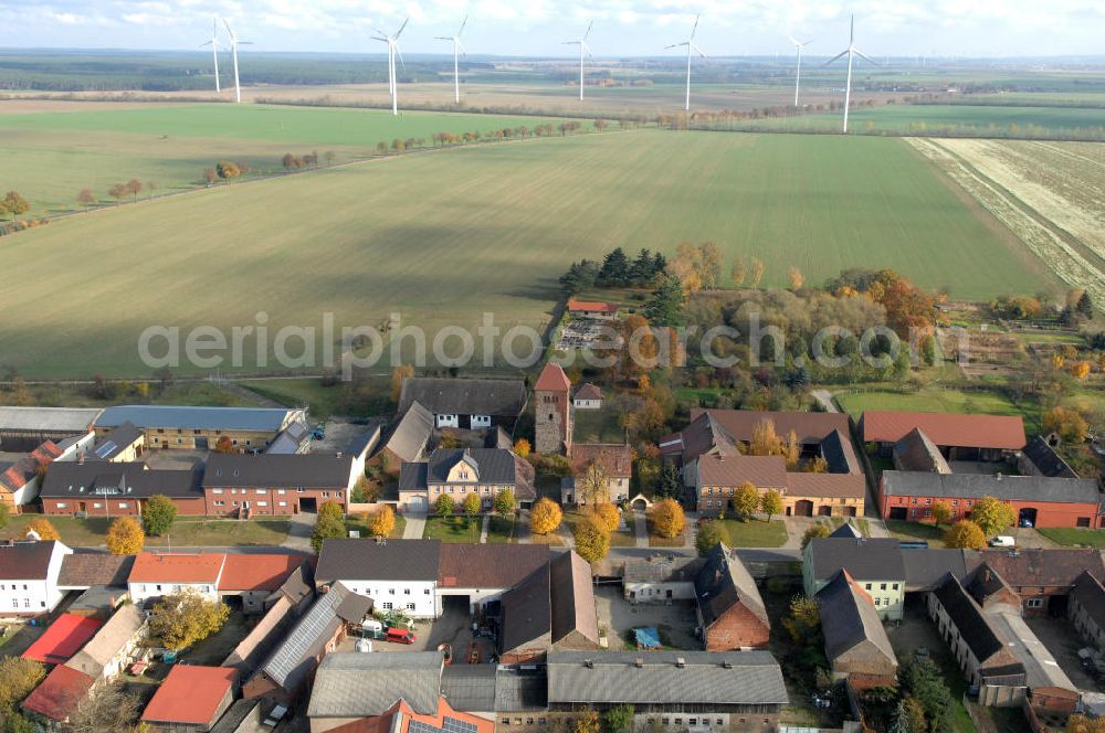 Aerial photograph Niederer Fläming - Blick auf den Ortsteil Hohenseefeld der Gemeinde Niederer Fläming im Landkreis Teltow-Fläming in Brandenburg. Der Ort entstand im 12. Jahrhundert und ist hauptsächlich durch große Ackerflächen geprägt.