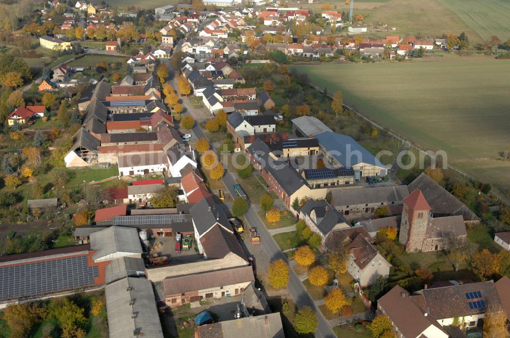 Niederer Fläming from above - Blick auf den Ortsteil Hohenseefeld der Gemeinde Niederer Fläming im Landkreis Teltow-Fläming in Brandenburg. Der Ort entstand im 12. Jahrhundert und ist hauptsächlich durch große Ackerflächen geprägt.